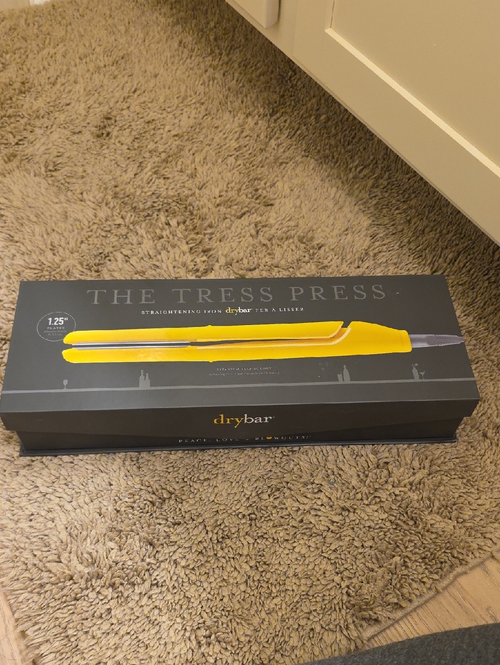 Drybar NWT THE TRESS PRESS Hair Straightener 1.25 Inch